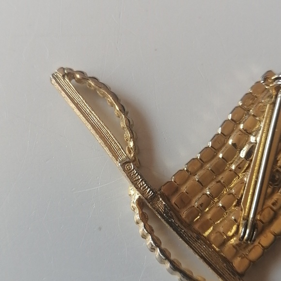 ❤️3/$25❤️Vintage Brooch Rafaelian Red Blue White Rhinestone American Flag Gold - Picture 7 of 8